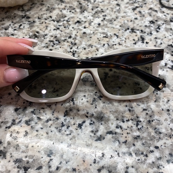 Authentic Valentino unique tortoise shell sunglasses - Picture 6 of 13